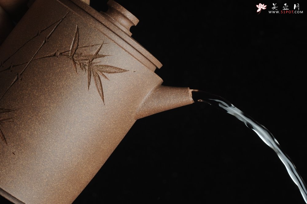 紫砂壶图片：美壶特惠 优质老段泥文人小壶圆础 助工俞霞即兴装饰 君似竹贤圣人心 - 宜兴紫砂壶网