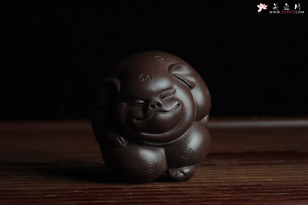 紫砂壶图片：美宠特惠 一团和气猪 神态细腻 做工灰常精致 手工茶宠 - 宜兴紫砂壶网