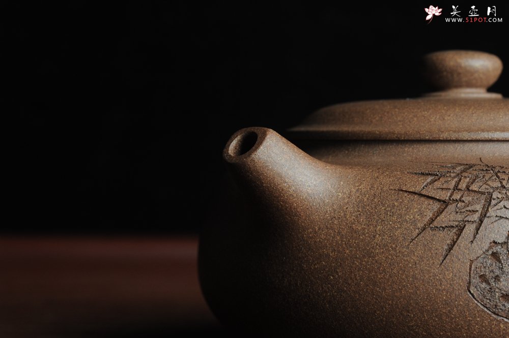 紫砂壶图片：美壶特惠 优质老段泥精致涌泉 卧石图 养后温润可人 - 宜兴紫砂壶网