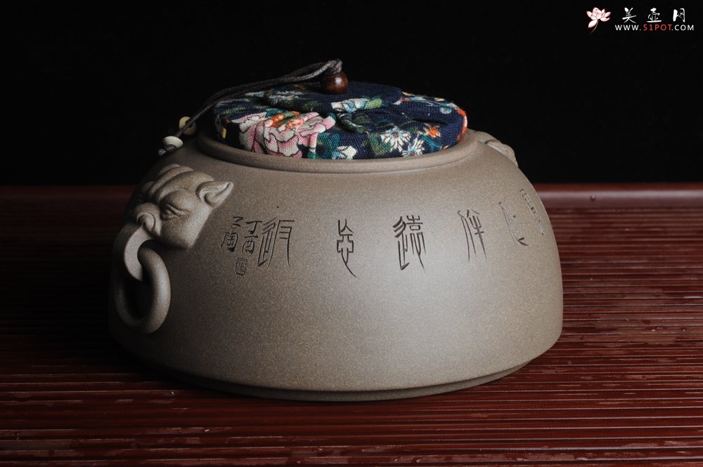 紫砂壶图片：老青段精品瑞兽双耳罐 茶仓 水洗 烟灰缸 多用 子陶刻达摩伏虎图 不输名、家 - 宜兴紫砂壶网