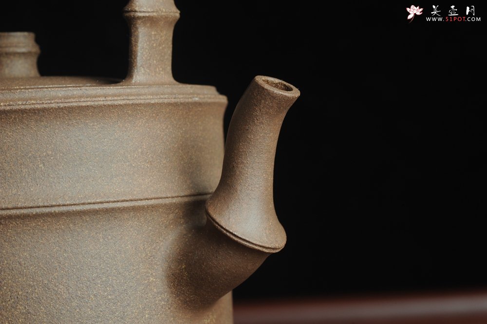 紫砂壶图片：美壶特惠 特好老段泥 精工竹段提梁 挺拔秀雅 - 宜兴紫砂壶网