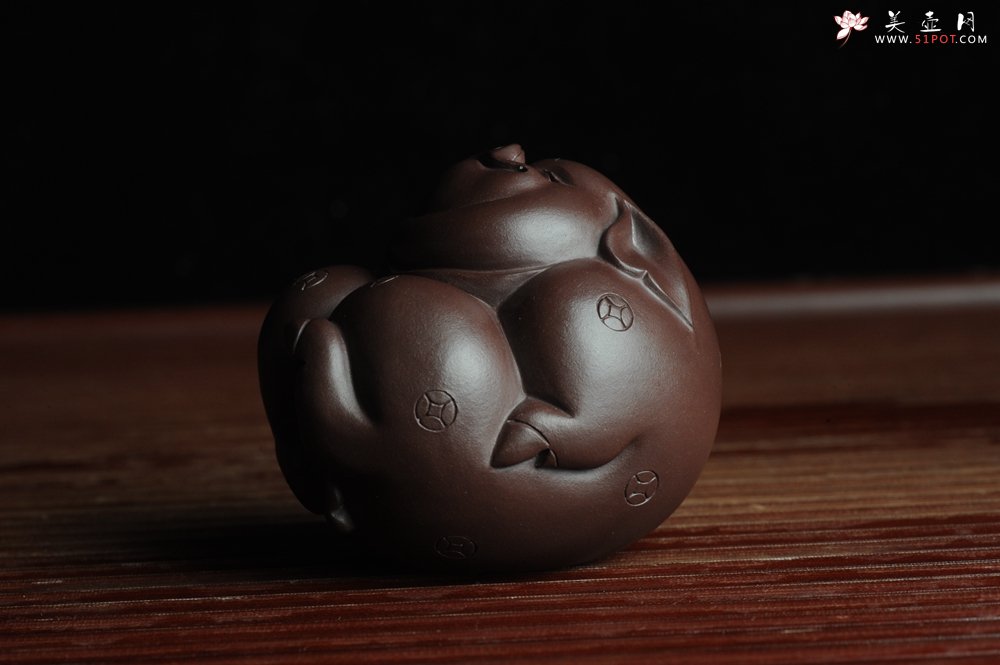 紫砂壶图片：美宠特惠 一团和气猪 神态细腻 做工灰常精致 手工茶宠 - 宜兴紫砂壶网