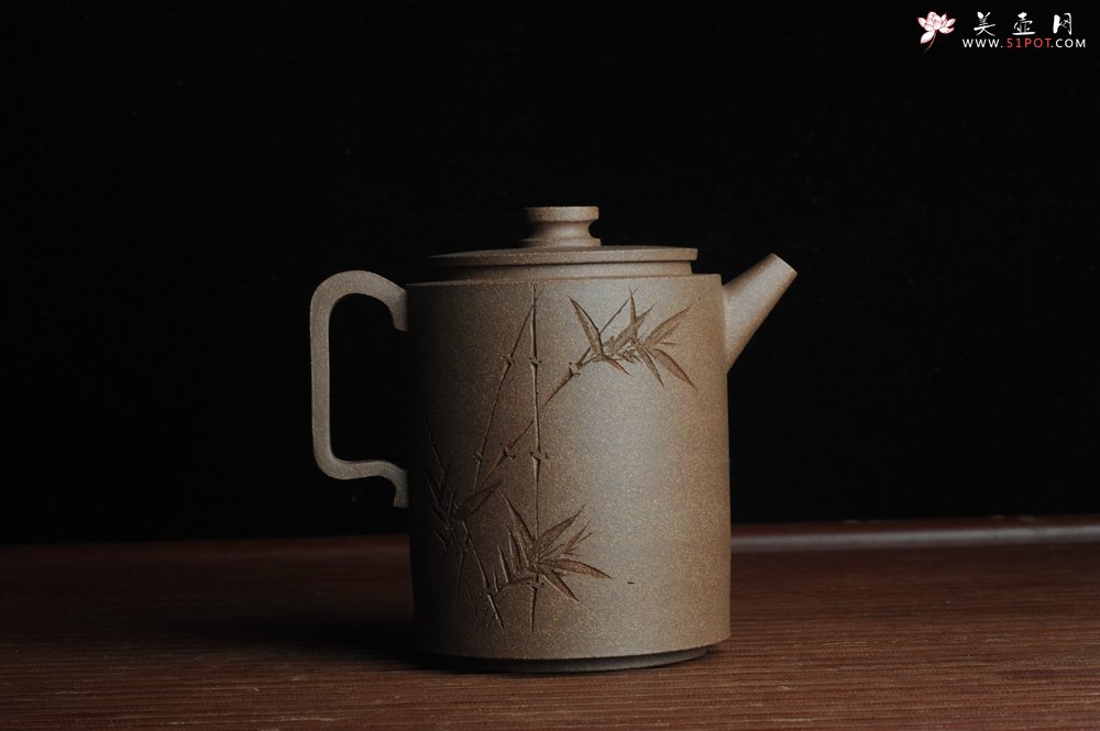 紫砂壶图片：美壶特惠 优质老段泥文人小壶圆础 助工俞霞即兴装饰 君似竹贤圣人心 - 宜兴紫砂壶网