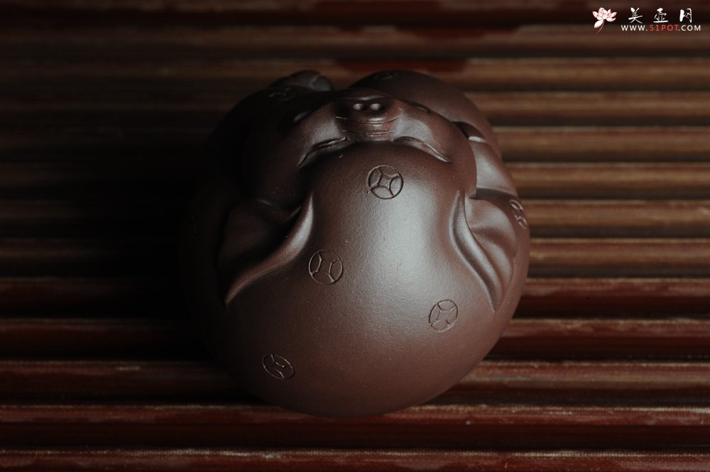 紫砂壶图片：美宠特惠 一团和气猪 神态细腻 做工灰常精致 手工茶宠 - 宜兴紫砂壶网