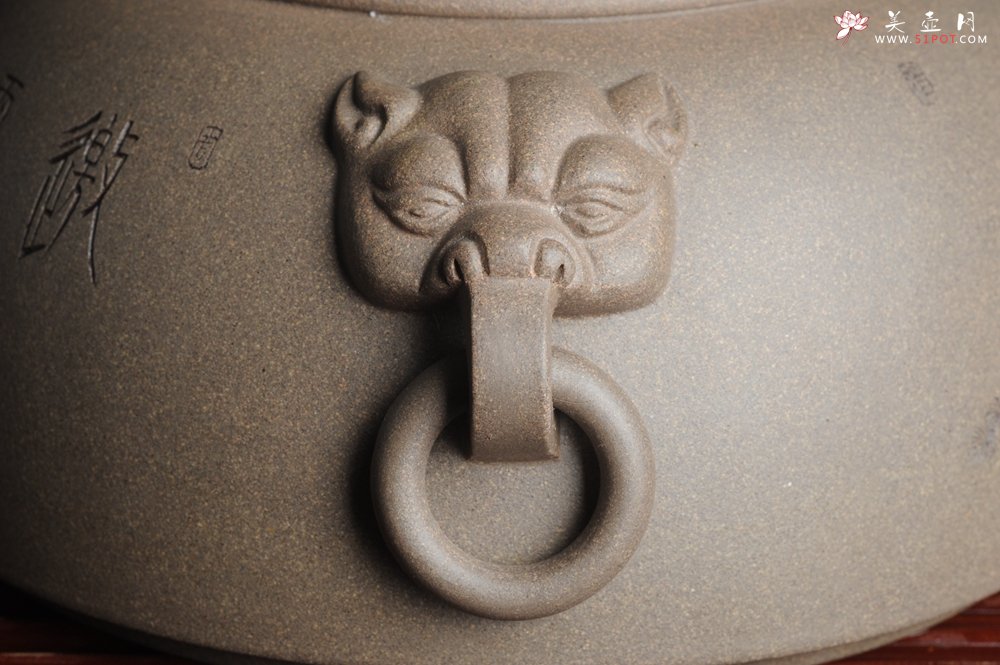 紫砂壶图片：老青段精品瑞兽双耳罐 茶仓 水洗 烟灰缸 多用 子陶刻达摩伏虎图 不输名、家 - 宜兴紫砂壶网