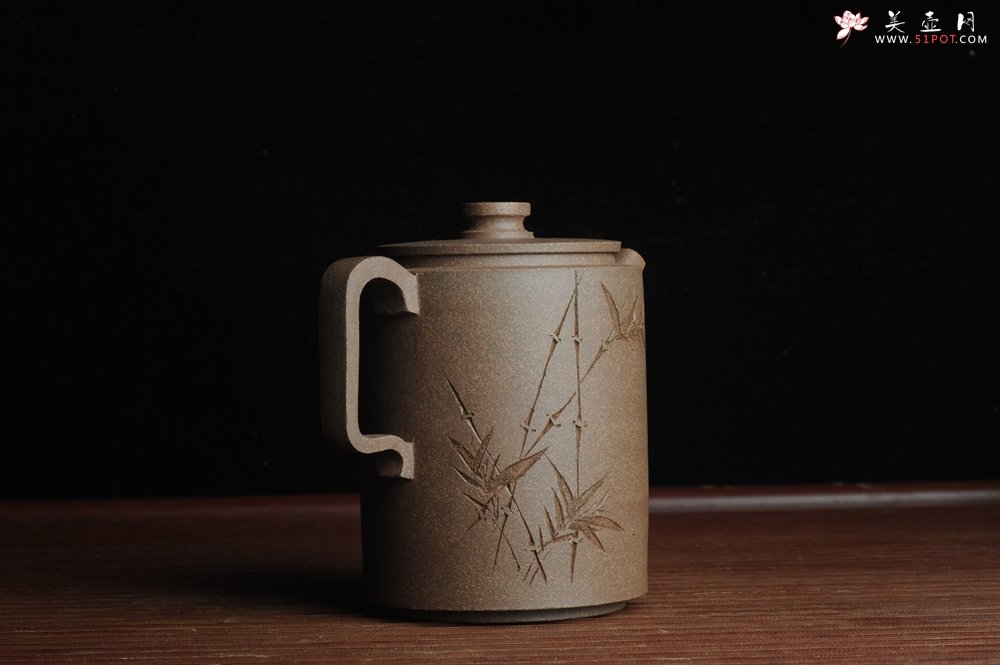 紫砂壶图片：美壶特惠 优质老段泥文人小壶圆础 助工俞霞即兴装饰 君似竹贤圣人心 - 宜兴紫砂壶网