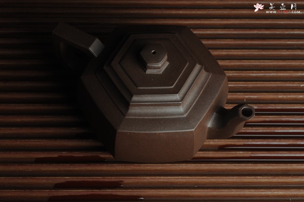 紫砂壶图片：美壶特惠 精致全手工六方雪华 泥料超好 - 宜兴紫砂壶网