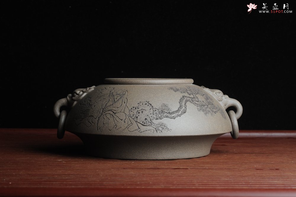 紫砂壶图片：精品特惠 老青段精品瑞兽双耳罐 茶仓 茶叶罐 水洗 烟灰缸 多用 子陶刻老人松 不输名、家 - 宜兴紫砂壶网
