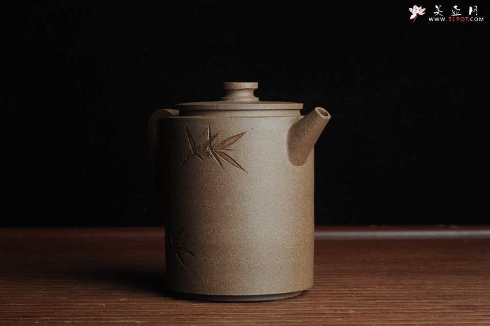 紫砂壶图片：美壶特惠 优质老段泥文人小壶圆础 助工俞霞即兴装饰 君似竹贤圣人心 - 宜兴紫砂壶网