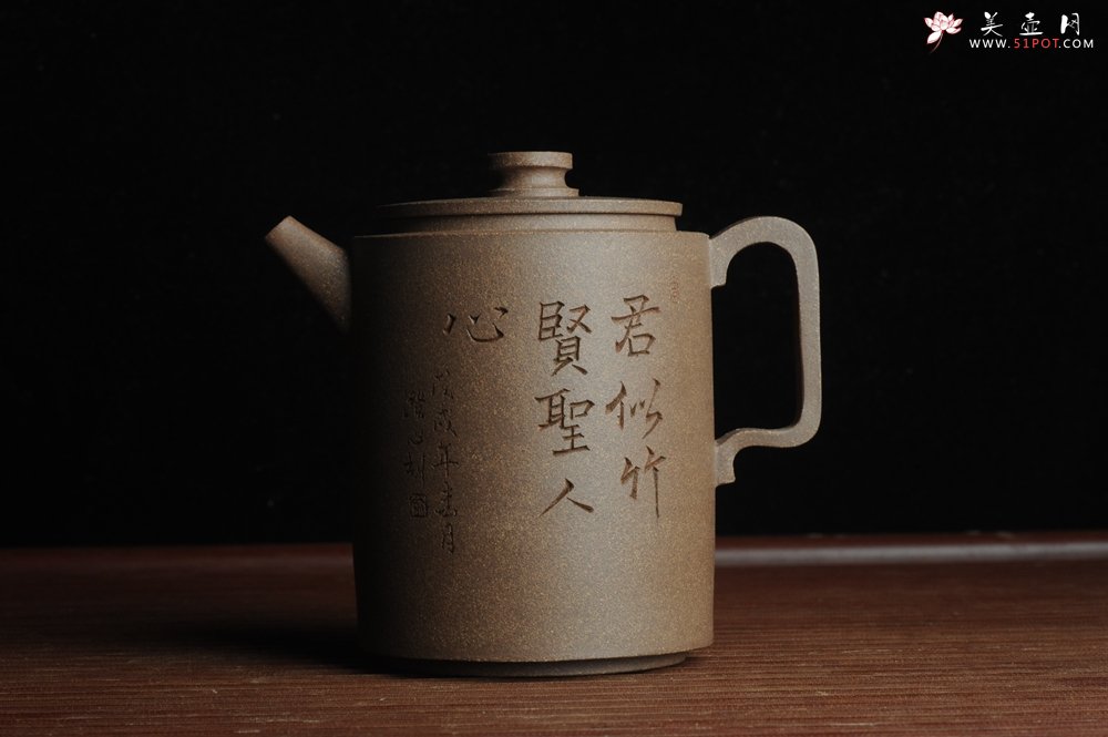 紫砂壶图片：美壶特惠 优质老段泥文人小壶圆础 助工俞霞即兴装饰 君似竹贤圣人心 - 宜兴紫砂壶网