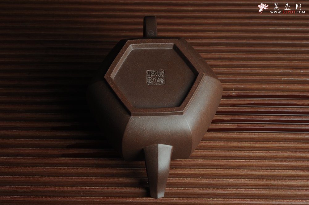 紫砂壶图片：美壶特惠 精致全手工六方雪华 泥料超好 - 宜兴紫砂壶网