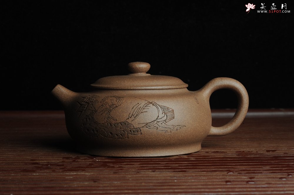 紫砂壶图片：美壶特惠 优质老段泥精致涌泉 卧石图 养后温润可人 - 宜兴紫砂壶网