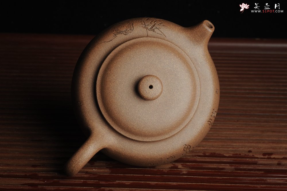 紫砂壶图片：美壶特惠 优质老段泥精致涌泉 卧石图 养后温润可人 - 宜兴紫砂壶网
