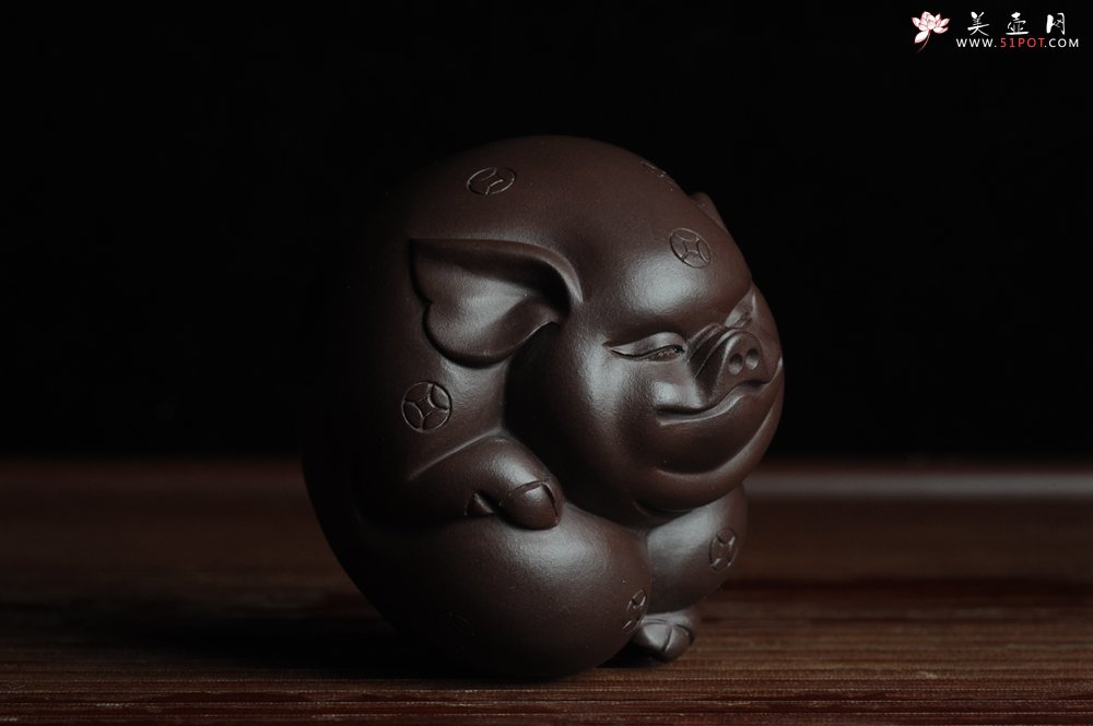 紫砂壶图片：美宠特惠 一团和气猪 神态细腻 做工灰常精致 手工茶宠 - 宜兴紫砂壶网