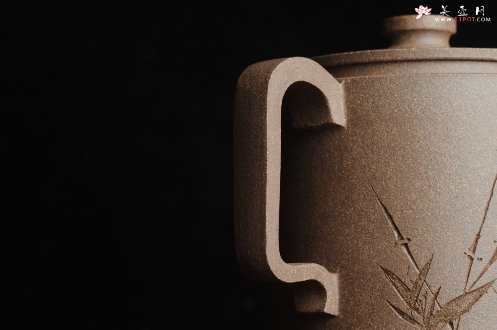 紫砂壶图片：美壶特惠 优质老段泥文人小壶圆础 助工俞霞即兴装饰 君似竹贤圣人心 - 宜兴紫砂壶网