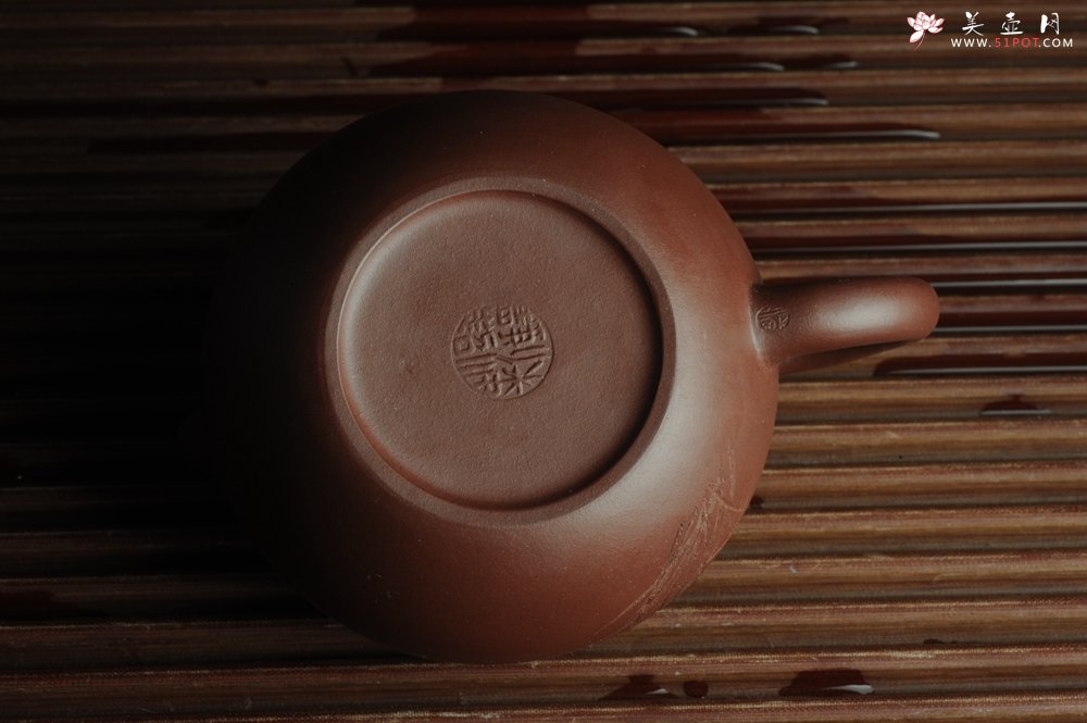 紫砂壶图片：美壶福利特惠 精工西施 助工俞霞老双刀室聚兰香 - 宜兴紫砂壶网