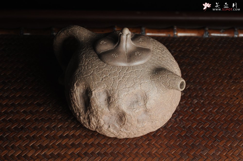 紫砂壶图片：美壶特惠 精品老青段全手工小供春 龚春 异形盖 难度大 肌理丰富 - 宜兴紫砂壶网