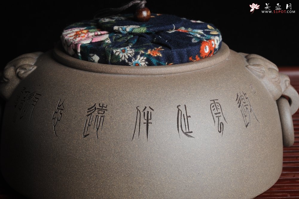 紫砂壶图片：老青段精品瑞兽双耳罐 茶仓 水洗 烟灰缸 多用 子陶刻达摩伏虎图 不输名、家 - 宜兴紫砂壶网