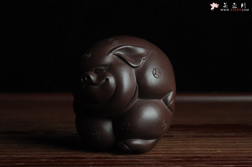 紫砂壶图片：美宠特惠 一团和气猪 神态细腻 做工灰常精致 手工茶宠 - 宜兴紫砂壶网