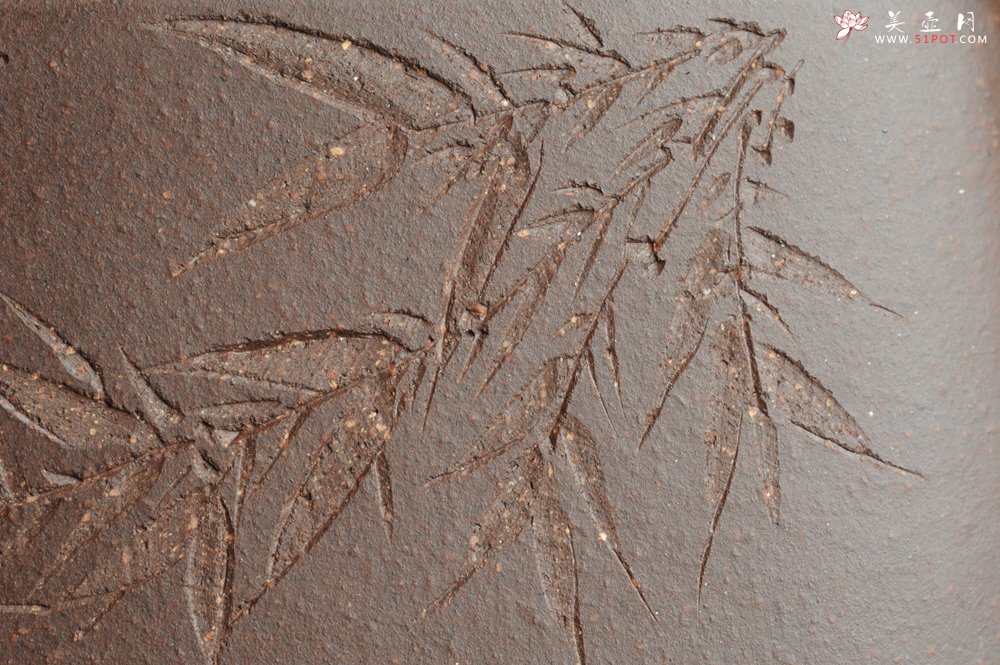 紫砂壶图片：美壶特惠 高手刻竹 全手工四方福明壶 泥料超好 - 宜兴紫砂壶网