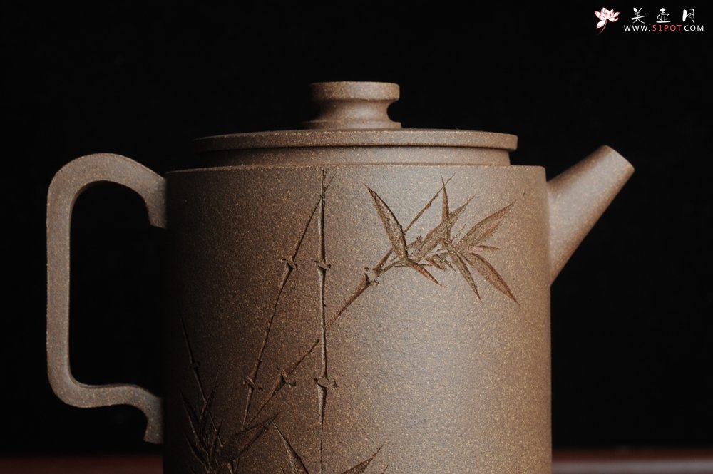 紫砂壶图片：美壶特惠 优质老段泥文人小壶圆础 助工俞霞即兴装饰 君似竹贤圣人心 - 宜兴紫砂壶网