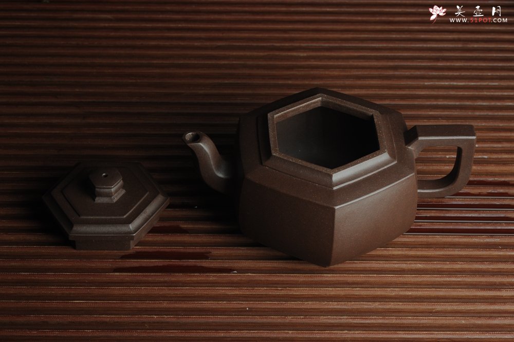 紫砂壶图片：美壶特惠 精致全手工六方雪华 泥料超好 - 宜兴紫砂壶网