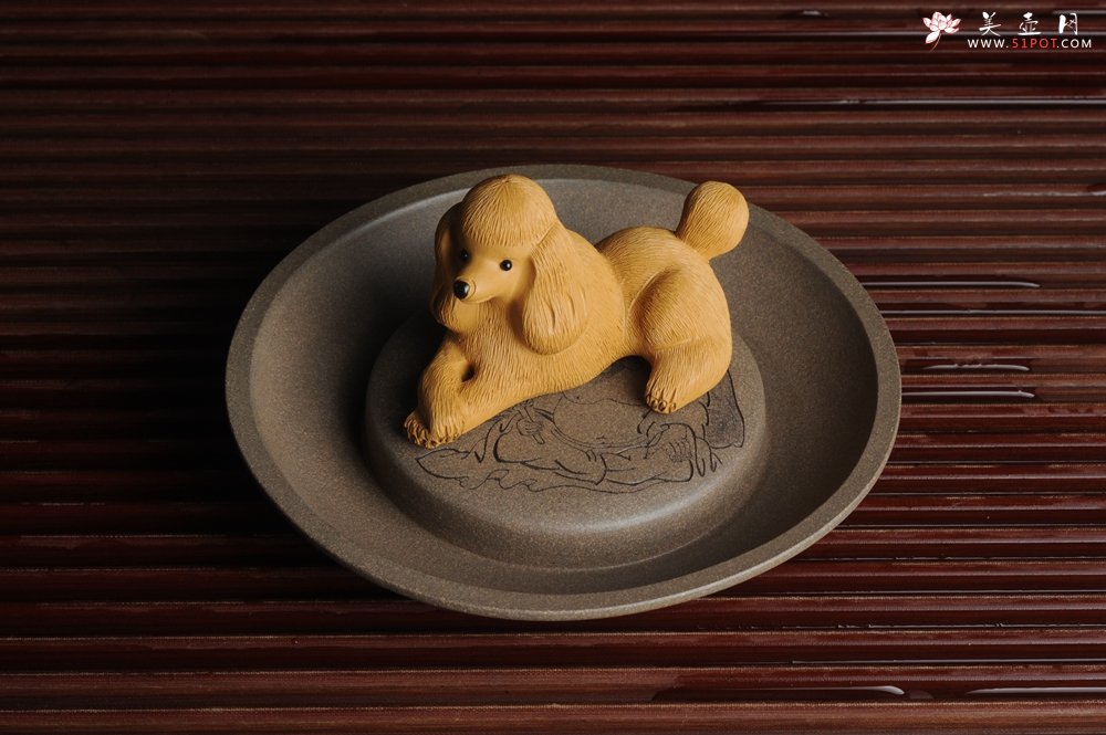 紫砂壶图片：美器特惠 助工精工老青段壶承 干泡台 布袋弥勒 神态细腻 外径大约14.3cm - 宜兴紫砂壶网