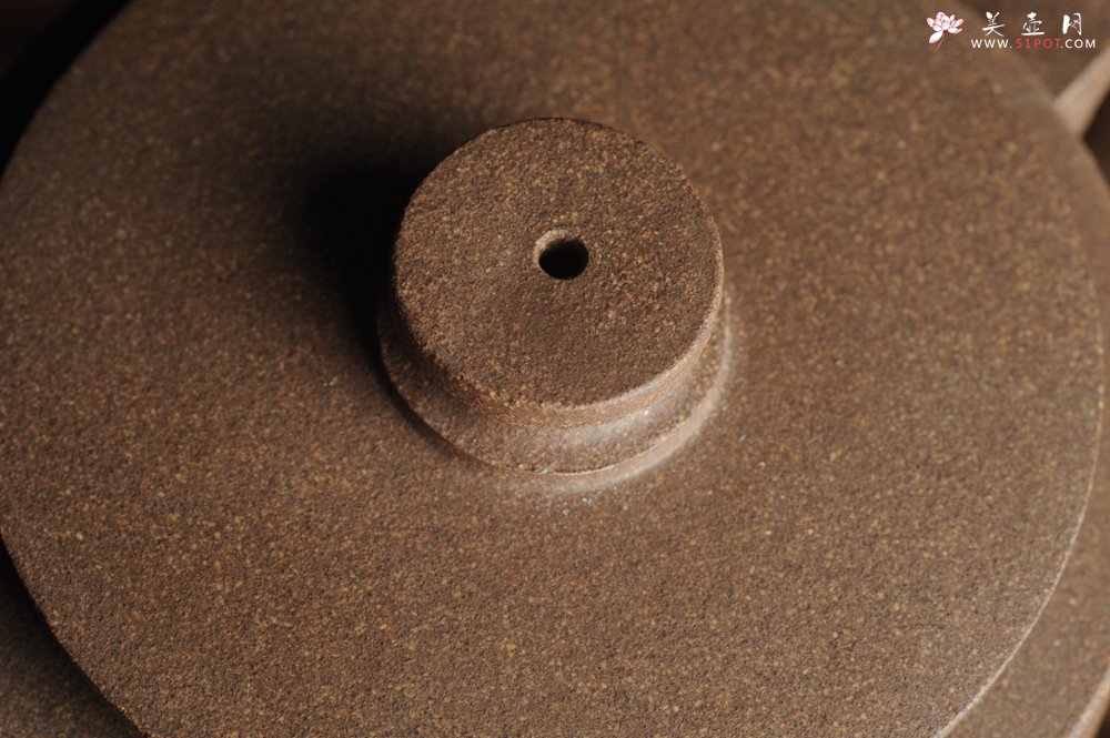 紫砂壶图片：美壶特惠 优质老段泥文人小壶圆础 助工俞霞即兴装饰 君似竹贤圣人心 - 宜兴紫砂壶网