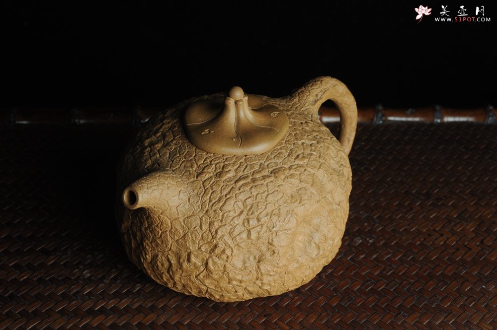 紫砂壶图片：美壶特惠 优质黄金段全手工龚春 供春 异型盖 难度大 肌理丰富 - 宜兴紫砂壶网