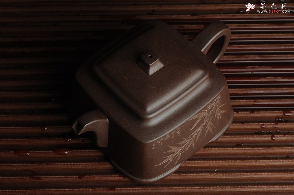 紫砂壶图片：美壶特惠 高手刻竹 全手工四方福明壶 泥料超好 - 宜兴紫砂壶网