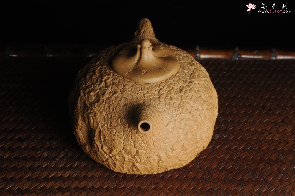 紫砂壶图片：美壶特惠 优质黄金段全手工龚春 供春 异型盖 难度大 肌理丰富 - 宜兴紫砂壶网