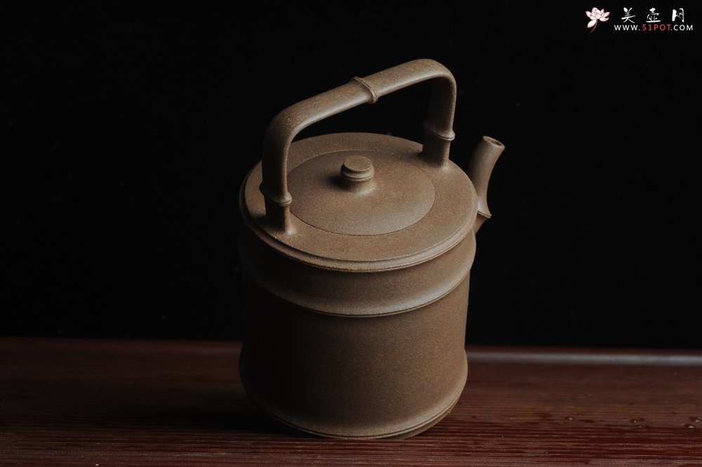 紫砂壶图片：美壶特惠 特好老段泥 精工竹段提梁 挺拔秀雅 - 宜兴紫砂壶网