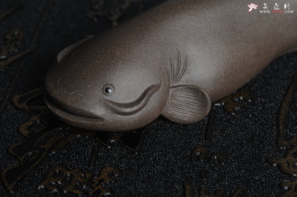 紫砂壶图片：美宠特惠 年年有余鱼  神态细腻 做工灰常精致 手工茶宠 - 宜兴紫砂壶网