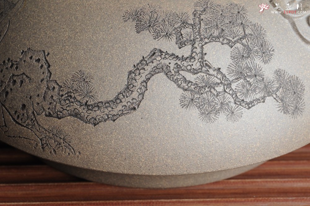 紫砂壶图片：精品特惠 老青段精品瑞兽双耳罐 茶仓 茶叶罐 水洗 烟灰缸 多用 子陶刻老人松 不输名、家 - 宜兴紫砂壶网