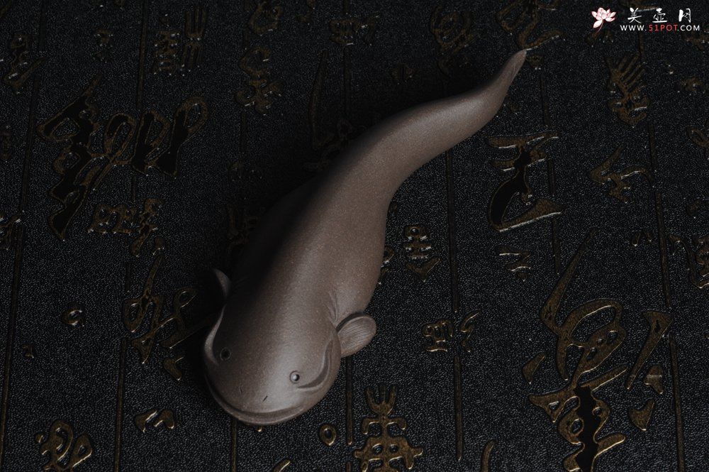 紫砂壶图片：美宠特惠 年年有余鱼  神态细腻 做工灰常精致 手工茶宠 - 宜兴紫砂壶网