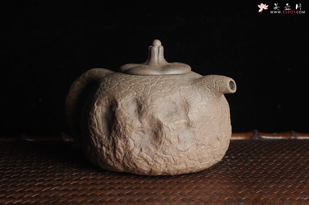 紫砂壶图片：美壶特惠 精品老青段全手工小供春 龚春 异形盖 难度大 肌理丰富 - 宜兴紫砂壶网