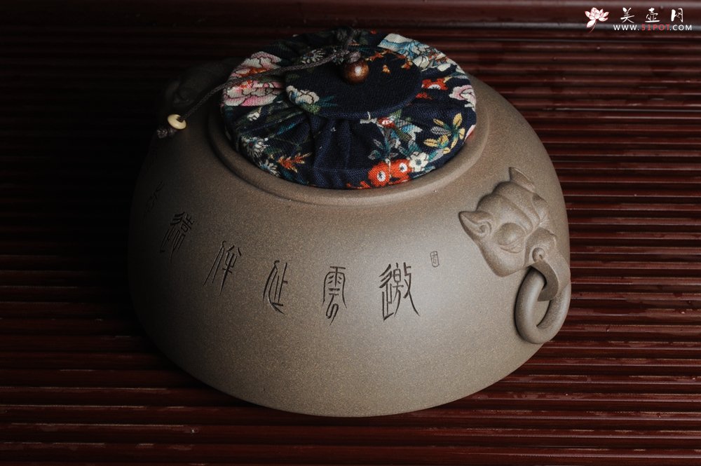 紫砂壶图片：老青段精品瑞兽双耳罐 茶仓 水洗 烟灰缸 多用 子陶刻达摩伏虎图 不输名、家 - 宜兴紫砂壶网