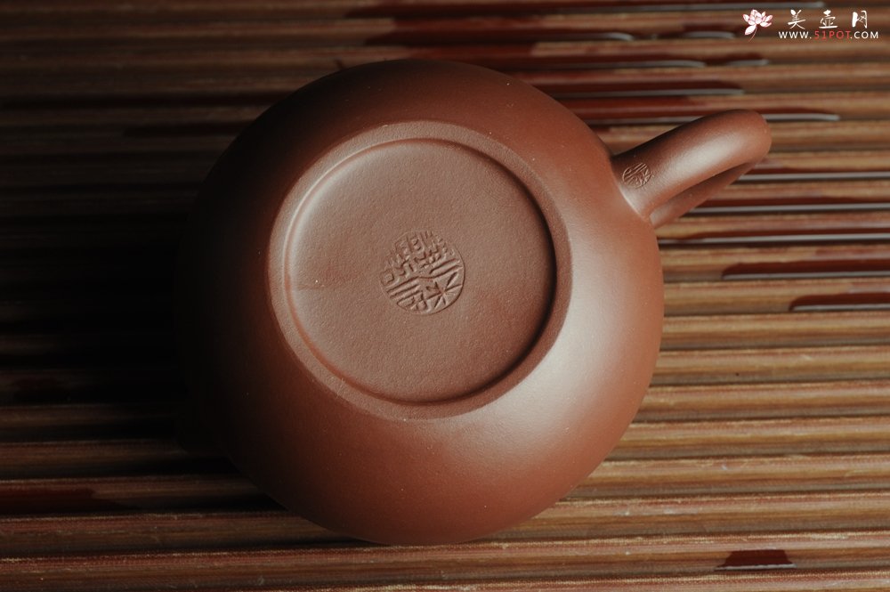 紫砂壶图片：美壶福利特惠 精工西施 精刻松鼠 - 宜兴紫砂壶网