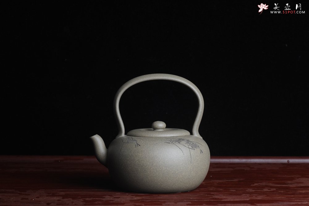 紫砂壶图片：美壶特惠 老青段 助工精工太白提梁 子陶刻对虾 - 宜兴紫砂壶网