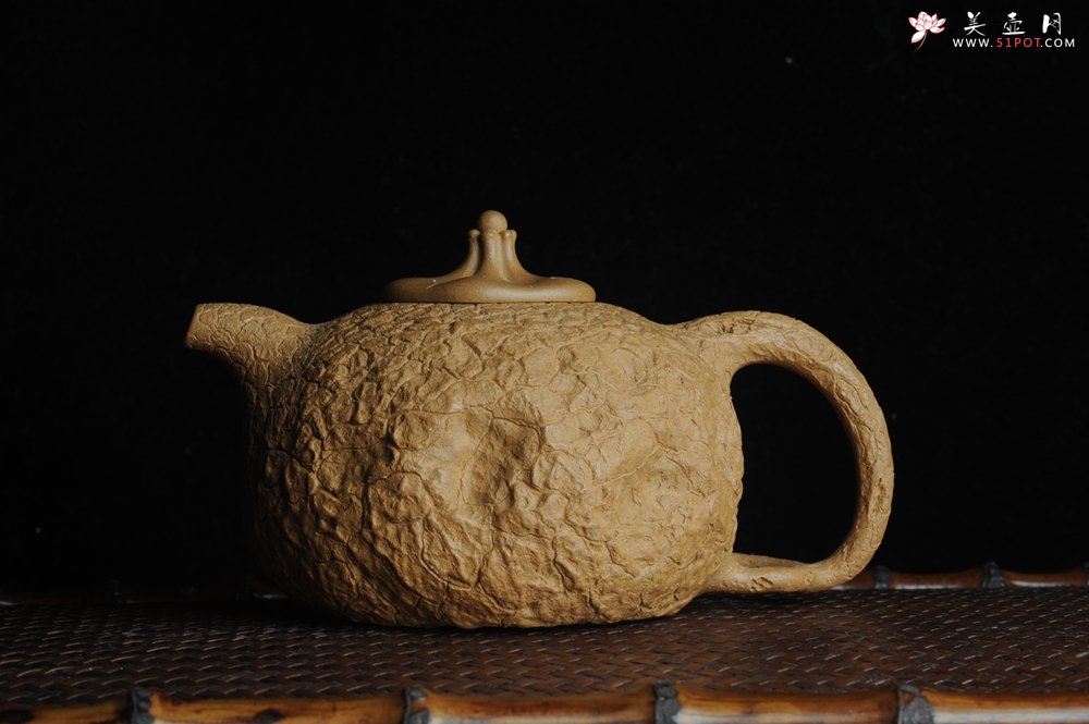 紫砂壶图片：美壶特惠 优质黄金段全手工龚春 供春 异型盖 难度大 肌理丰富 - 宜兴紫砂壶网