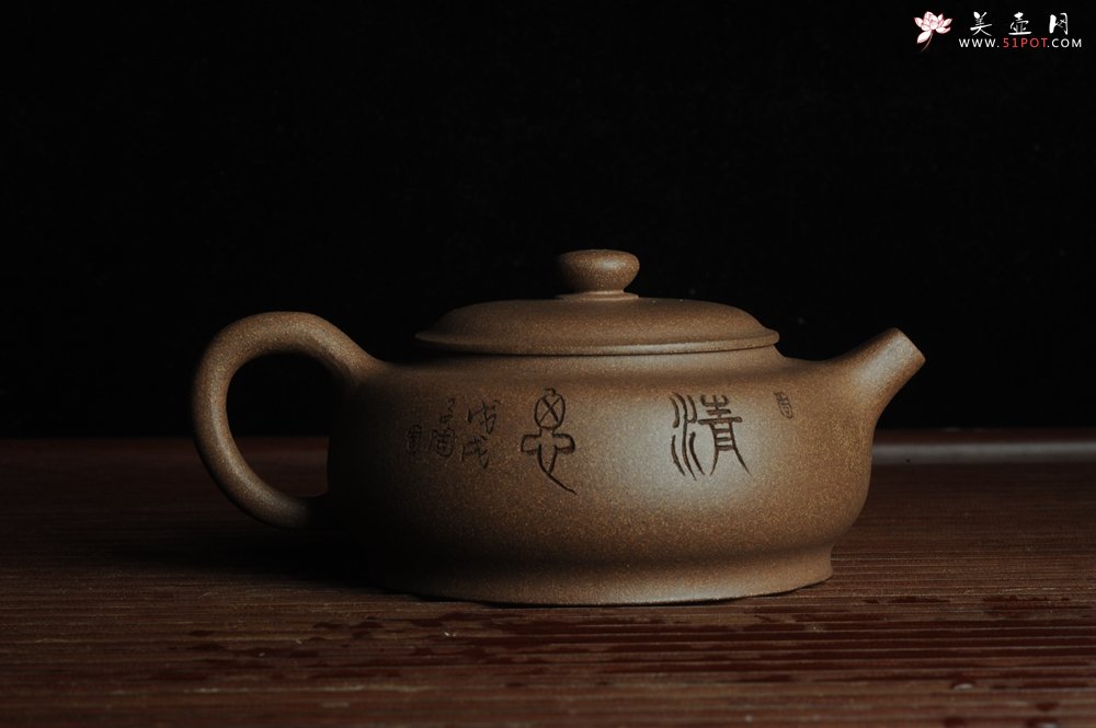 紫砂壶图片：美壶特惠 优质老段泥精致涌泉 卧石图 养后温润可人 - 宜兴紫砂壶网