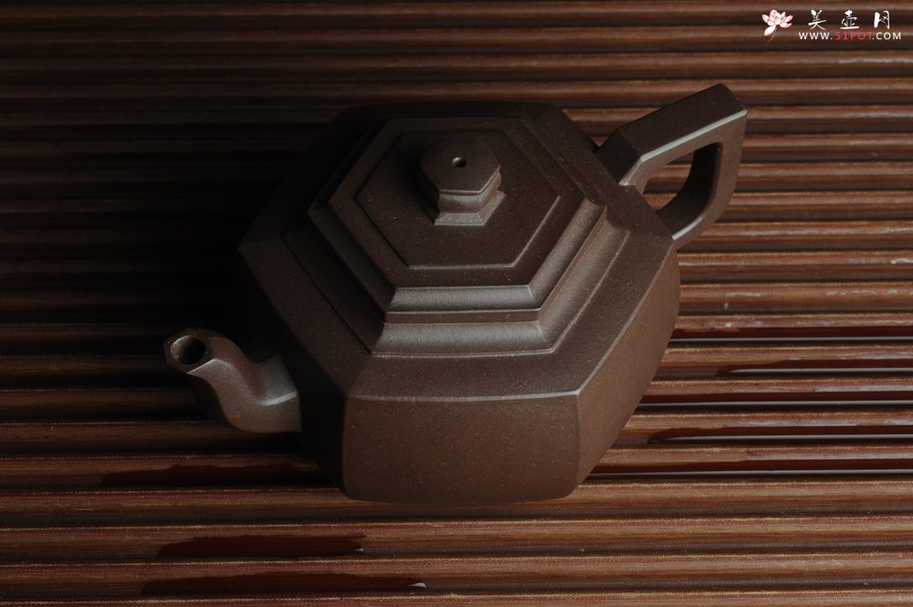 紫砂壶图片：美壶特惠 精致全手工六方雪华 泥料超好 - 宜兴紫砂壶网