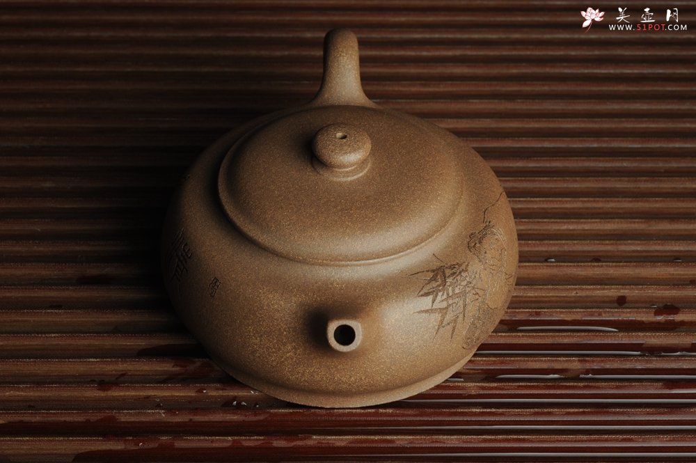 紫砂壶图片：美壶特惠 优质老段泥精致涌泉 卧石图 养后温润可人 - 宜兴紫砂壶网