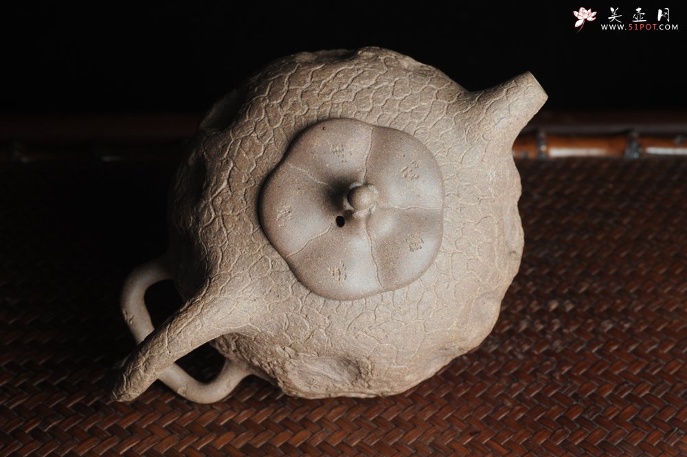 紫砂壶图片：美壶特惠 精品老青段全手工小供春 龚春 异形盖 难度大 肌理丰富 - 宜兴紫砂壶网