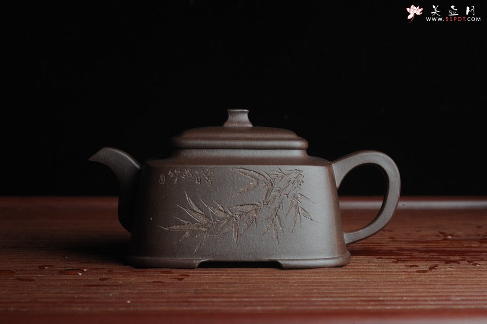 紫砂壶图片：美壶特惠 高手刻竹 全手工四方福明壶 泥料超好 - 宜兴紫砂壶网