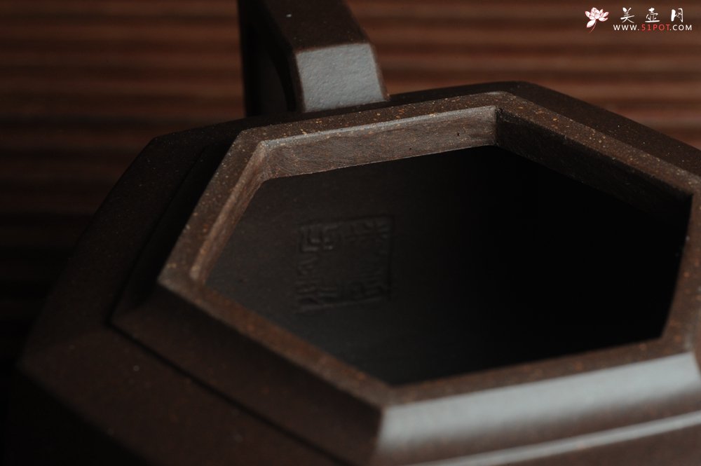 紫砂壶图片：美壶特惠 精致全手工六方雪华 泥料超好 - 宜兴紫砂壶网