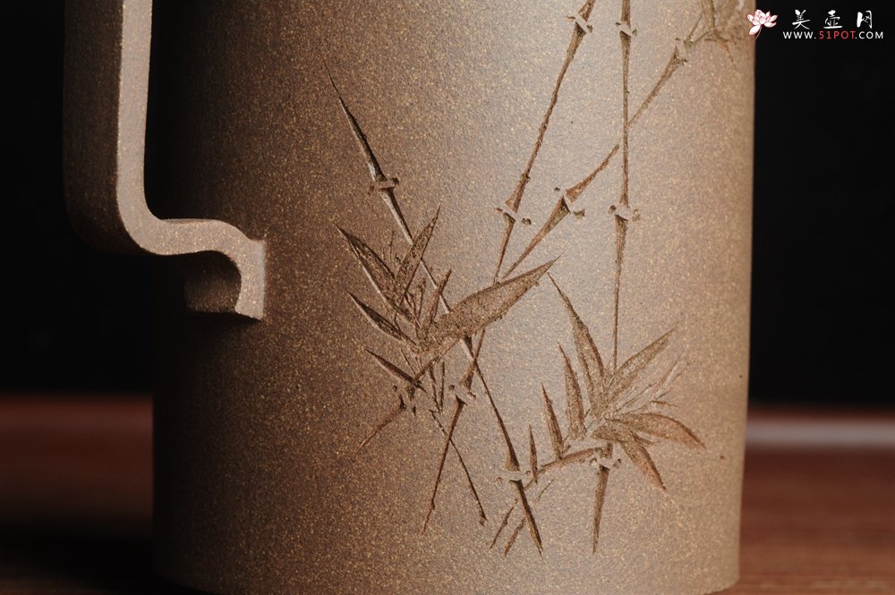 紫砂壶图片：美壶特惠 优质老段泥文人小壶圆础 助工俞霞即兴装饰 君似竹贤圣人心 - 宜兴紫砂壶网