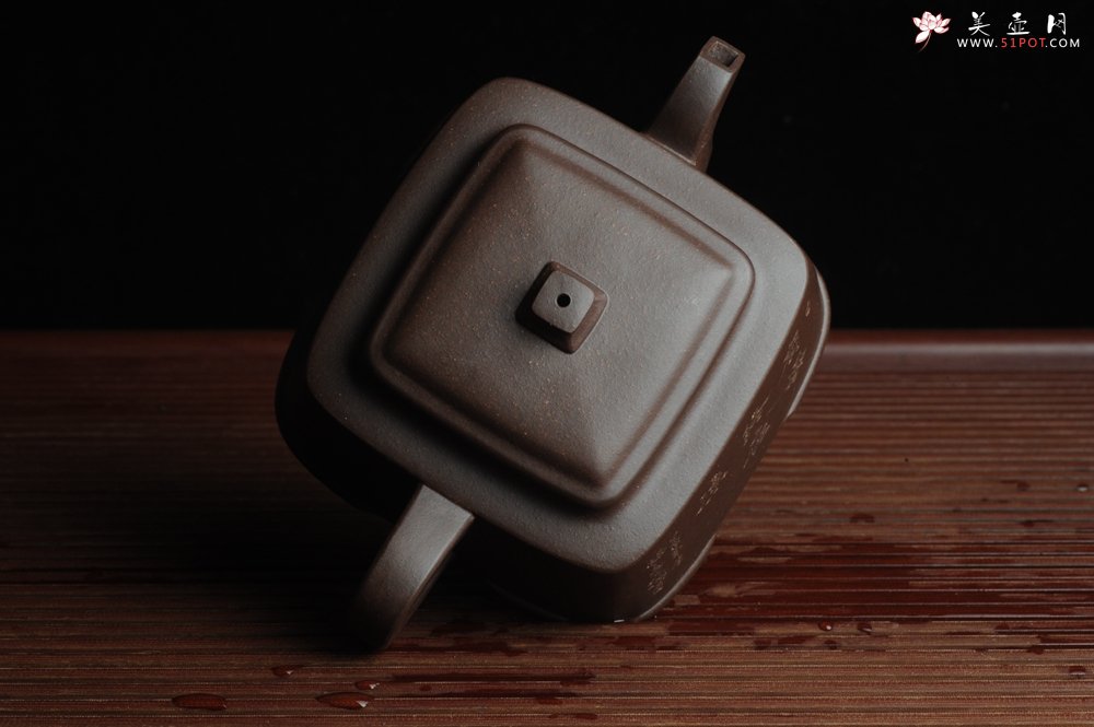 紫砂壶图片：美壶特惠 高手刻竹 全手工四方福明壶 泥料超好 - 宜兴紫砂壶网