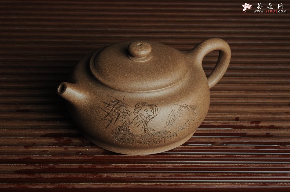 紫砂壶图片：美壶特惠 优质老段泥精致涌泉 卧石图 养后温润可人 - 宜兴紫砂壶网