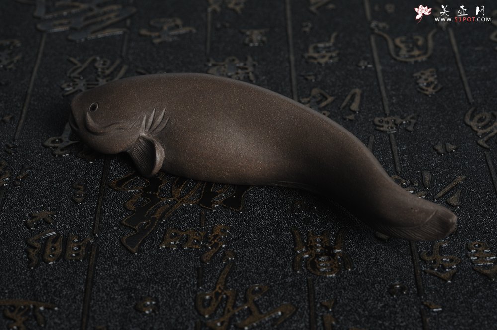 紫砂壶图片：美宠特惠 年年有余鱼  神态细腻 做工灰常精致 手工茶宠 - 宜兴紫砂壶网